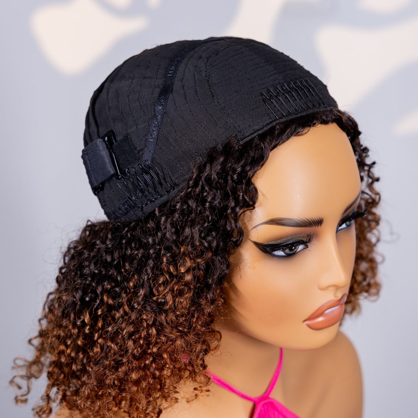 Meia Peruca Cacheada Ombre Caramelo – Volume Natural