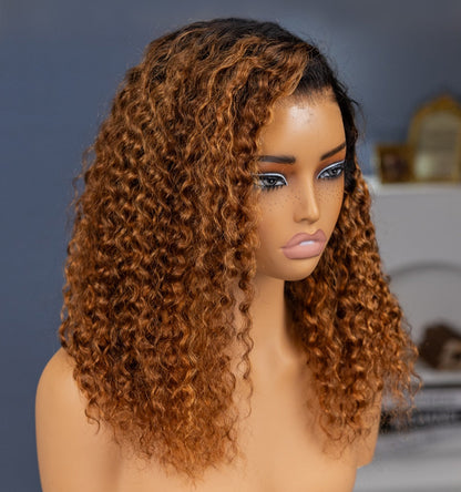Peruca Kinky Curly 100% Humana – Tom Mel Dourado | Sem Cola, Renda Pré-Cortada