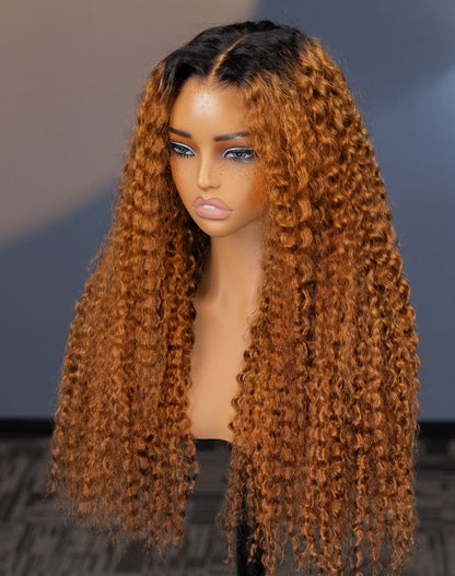 Peruca Kinky Curly 100% Humana – Tom Mel Dourado | Sem Cola, Renda Pré-Cortada