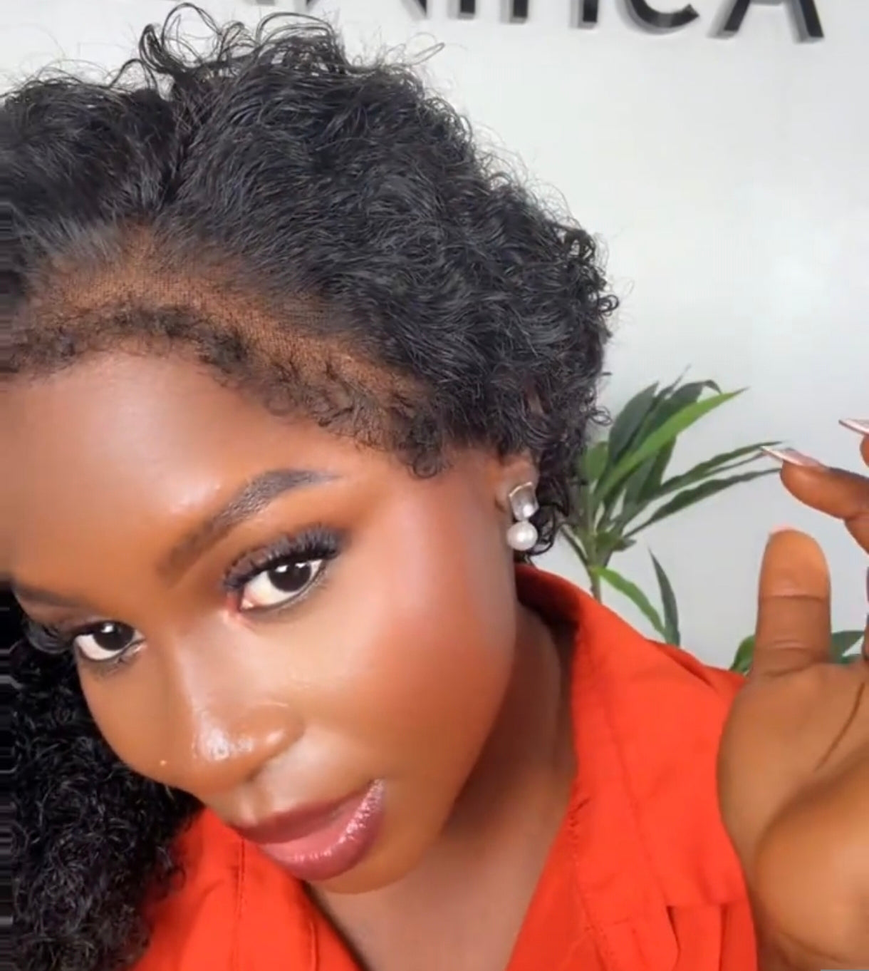 Peruca Wear Go Kinky Curly – Preto Natural (#1B)