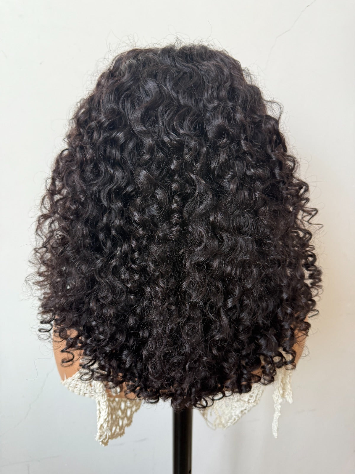 Peruca Curly Bob Média – Cachos Definidos, Look Natural