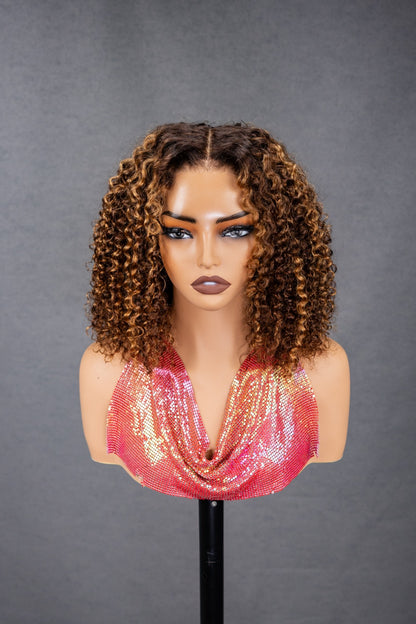 Peruca Kinky Curly Luxury – Pronta a Usar &  Sem Cola