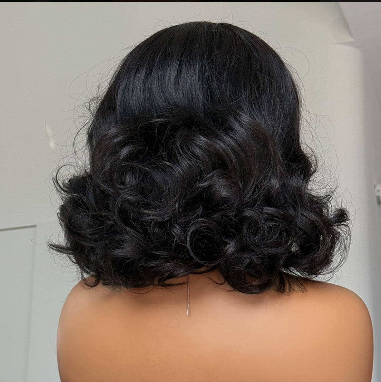 Peruca Bob Ondulada– Preto Natural (#1B)