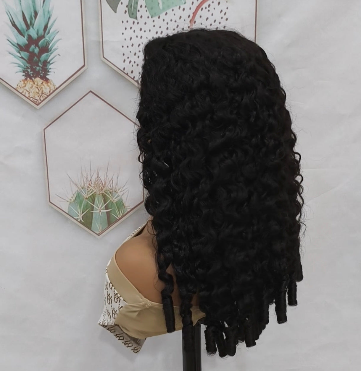 Peruca Cacheada Premium 100% Humana – Textura Burmese Curly (Cor #1B)