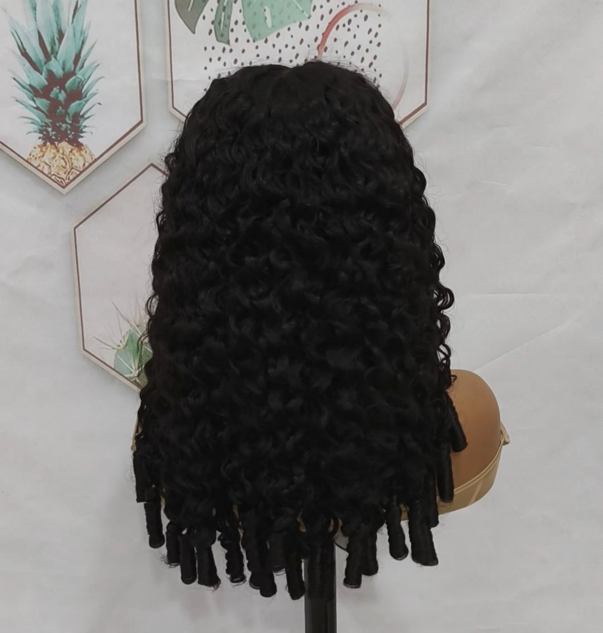 Peruca Cacheada Premium 100% Humana – Textura Burmese Curly (Cor #1B)